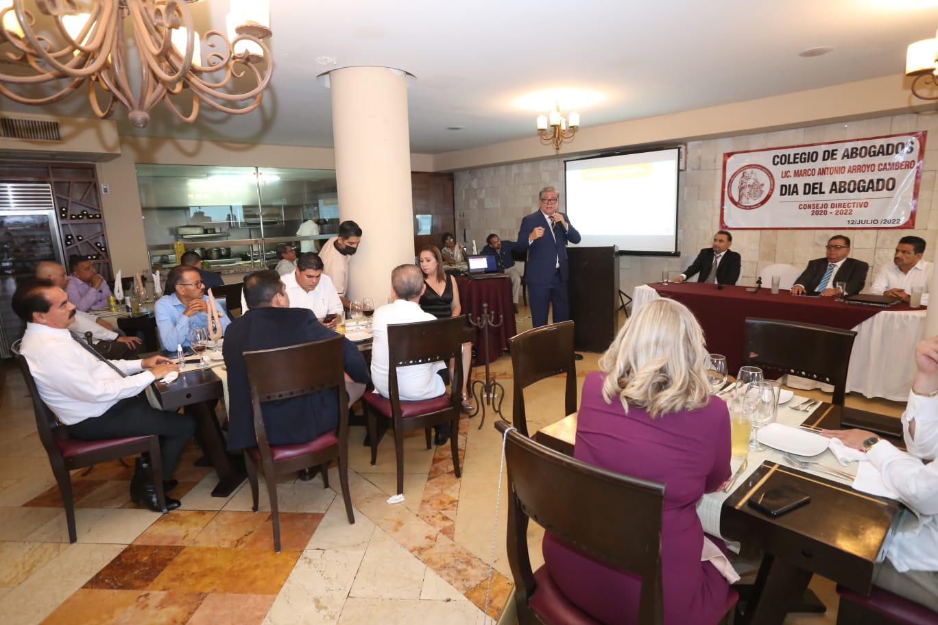 $!Héctor Samuel Torres Ulloa durante su ponencia.