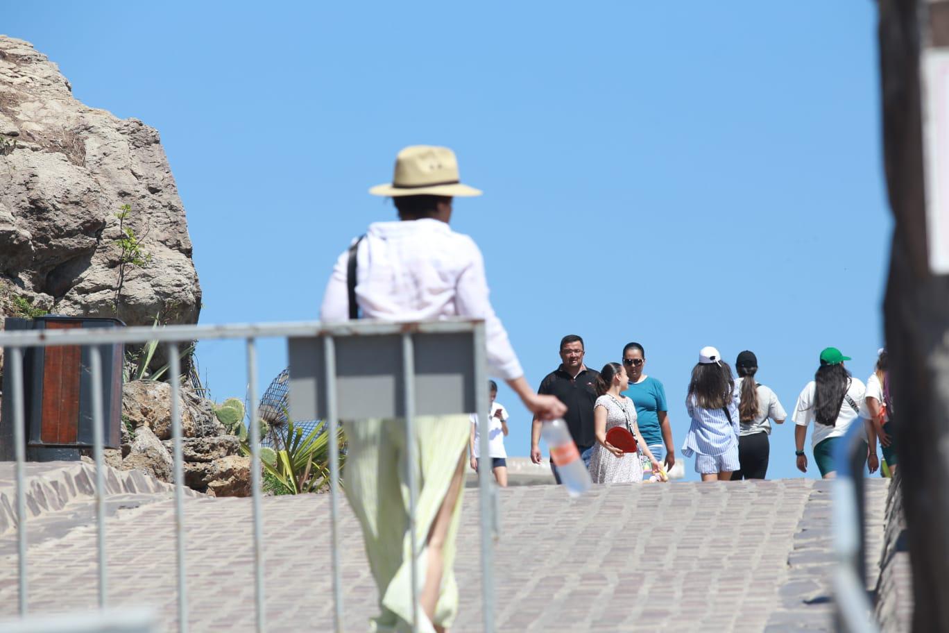 $!Hay que hidratarse bien ante la ola de calor.