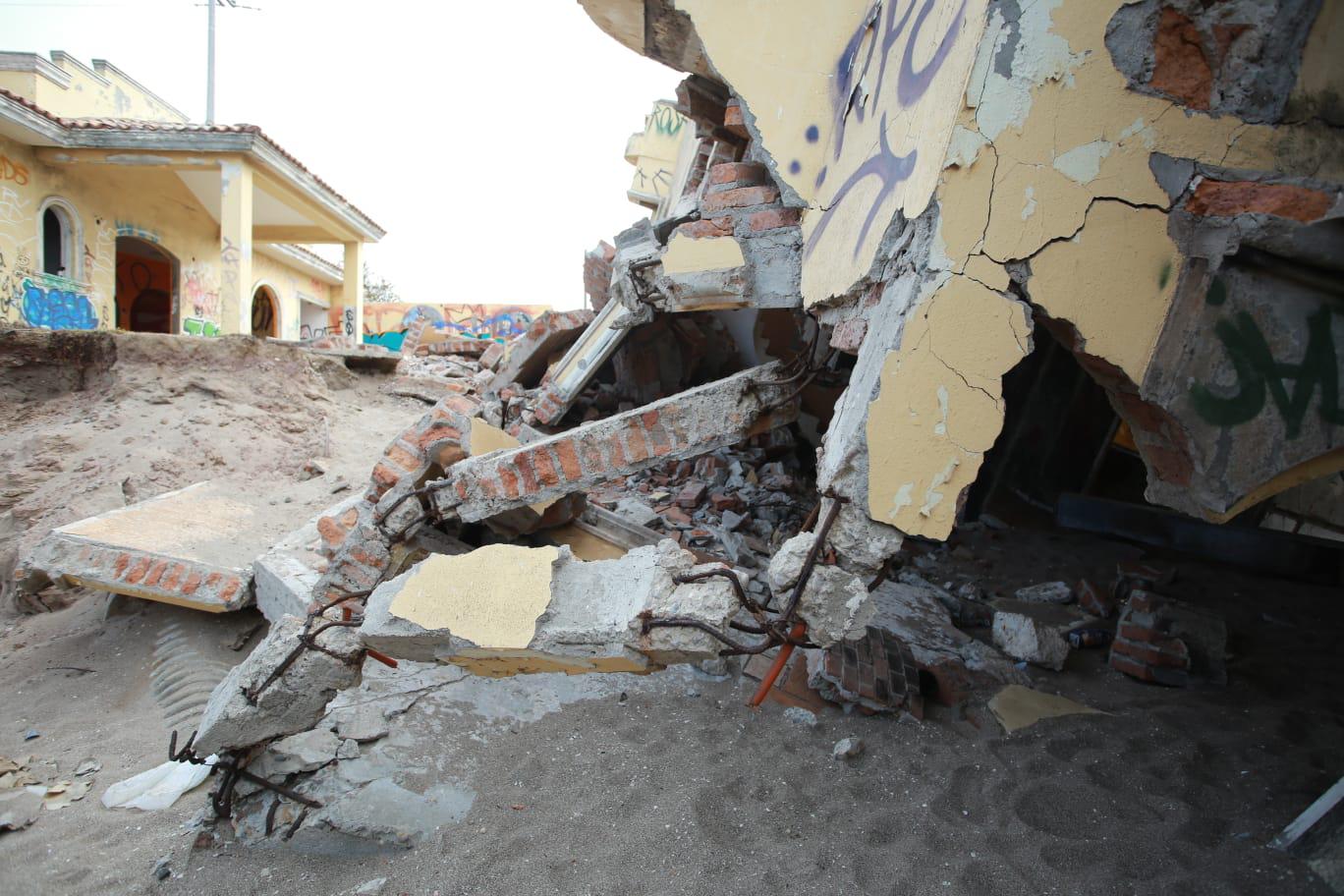 $!El tiempo y el mar acaban con casa en la Playa La Escopama