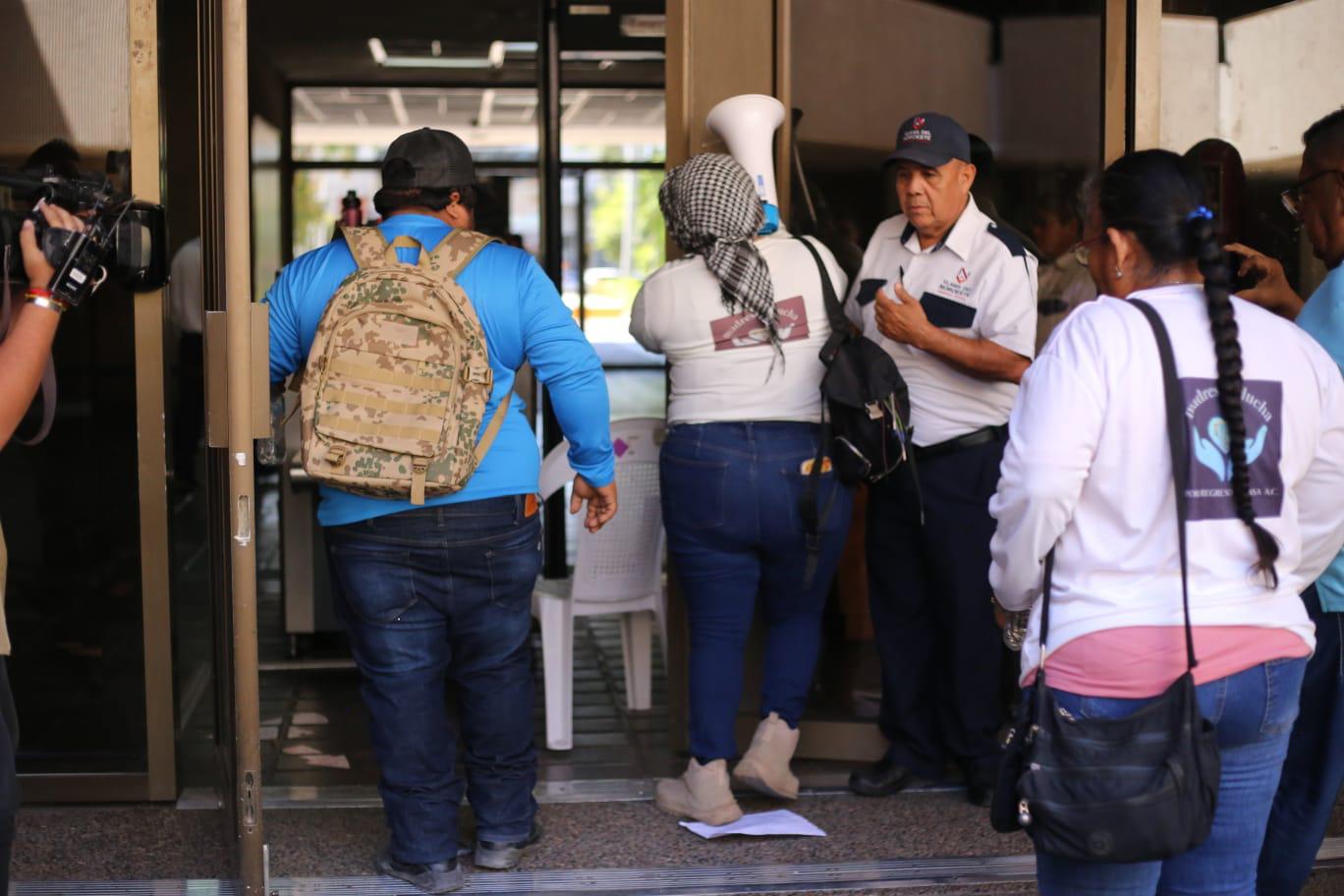 $!Madres buscadoras de Culiacán convierten su celebración en marcha por sus desaparecidos