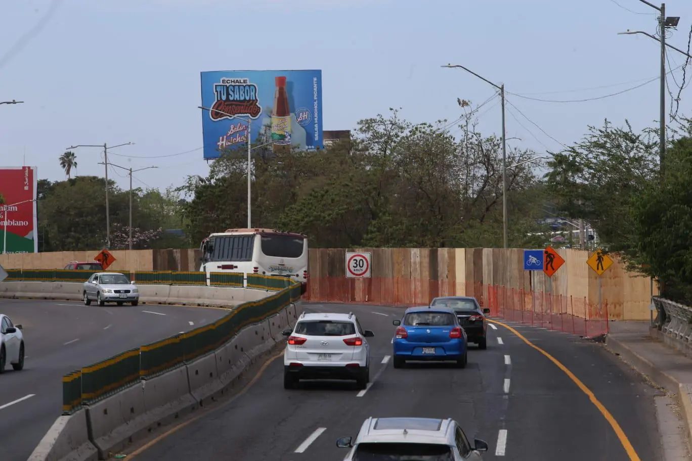$!Caos vial y rechazo al retiro del reloj en el Malecón de Culiacán