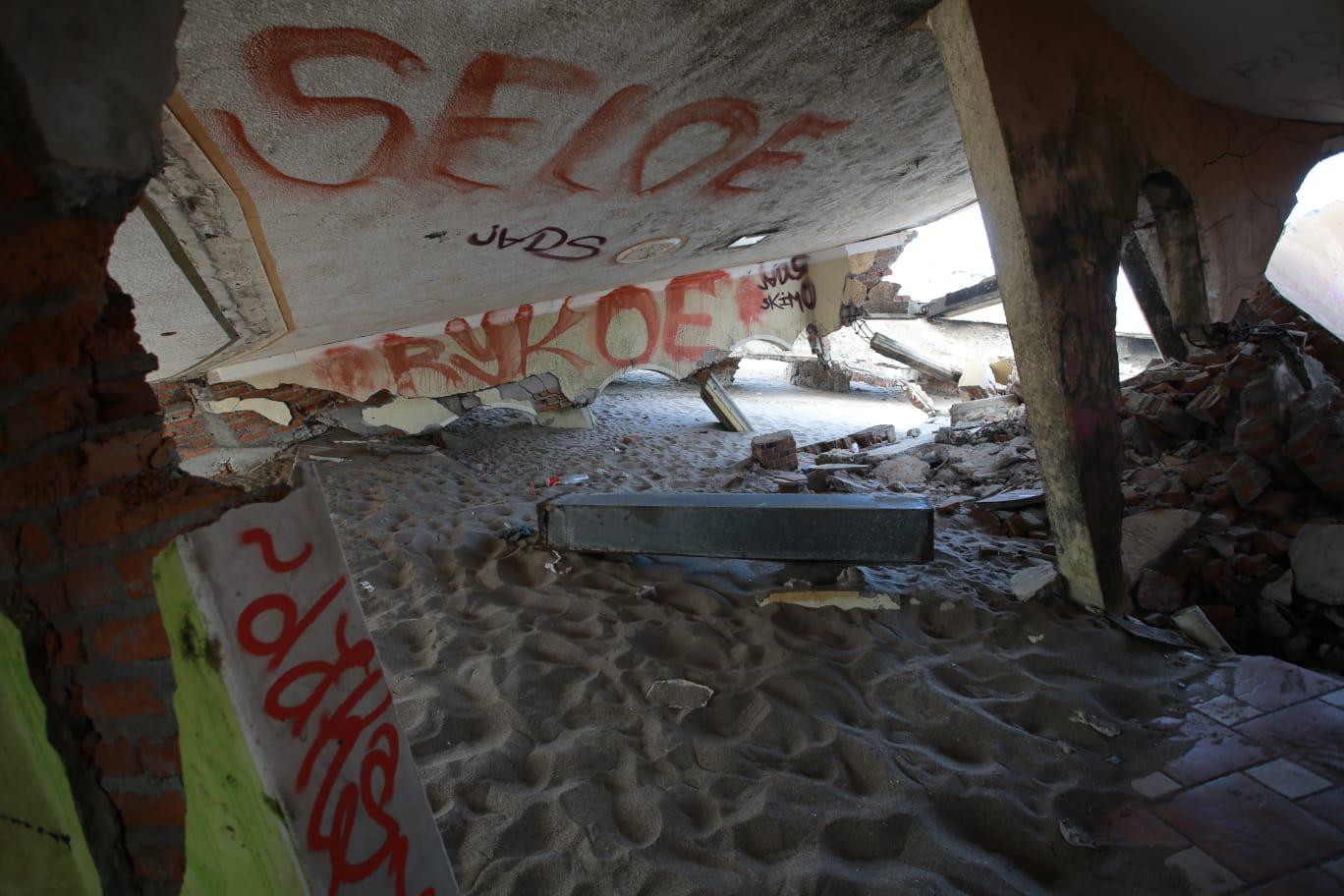 $!El tiempo y el mar acaban con casa en la Playa La Escopama