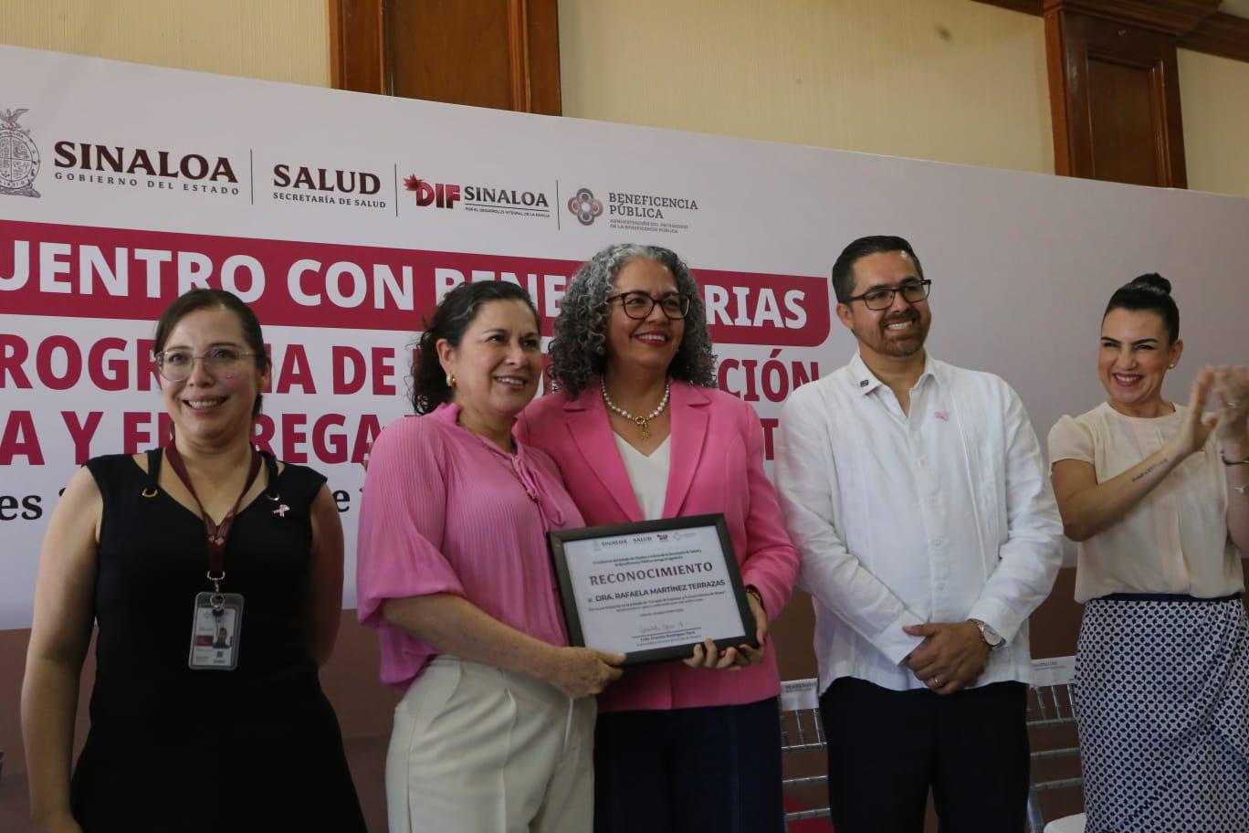 $!Entregan prótesis mamarias a sobrevivientes de cáncer en Sinaloa