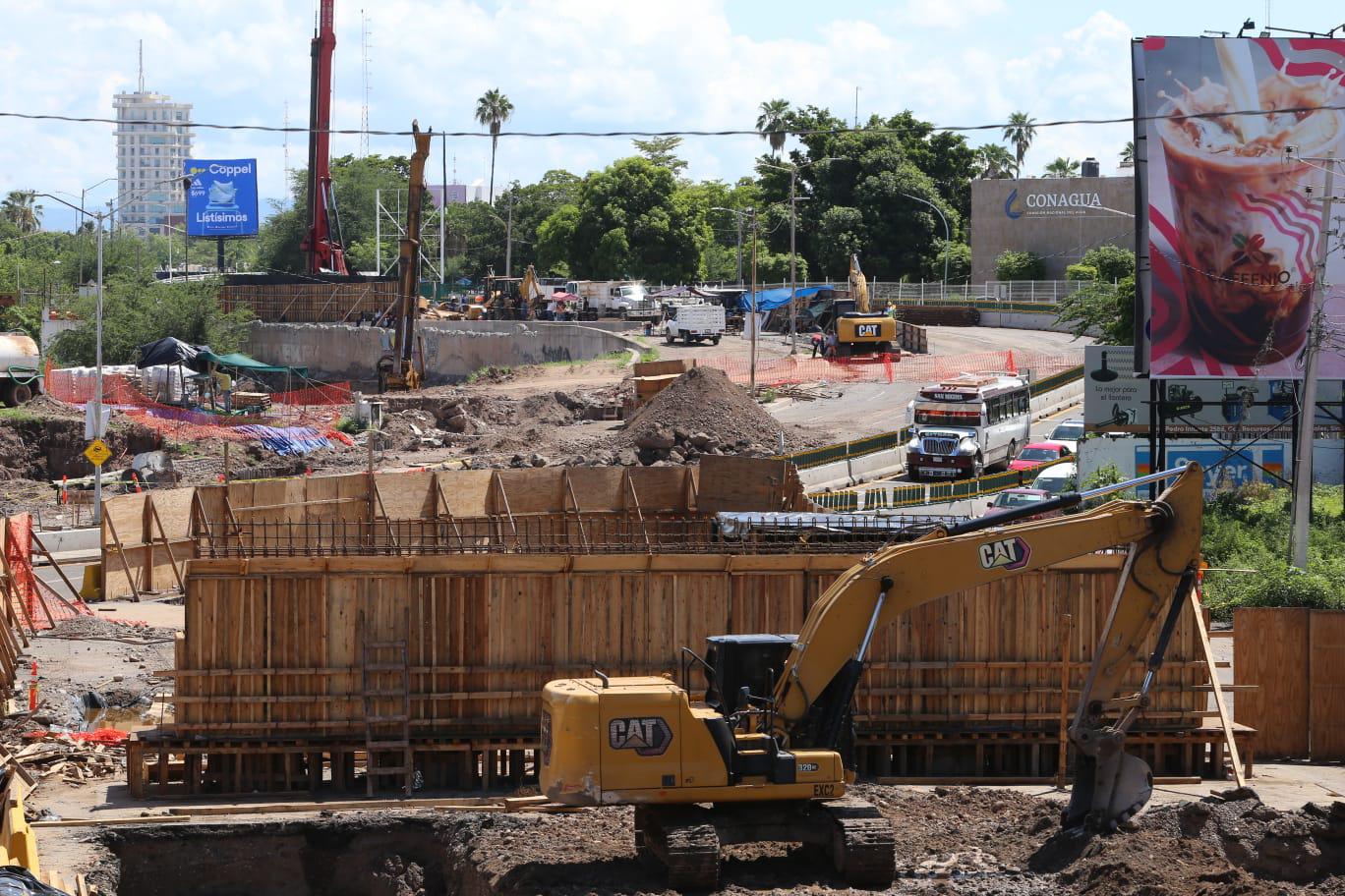 $!Asfixian obras del Malecón Río Culiacán y puente sobre Pedro Infante al comercio local; reportan caída de hasta 40% en ventas