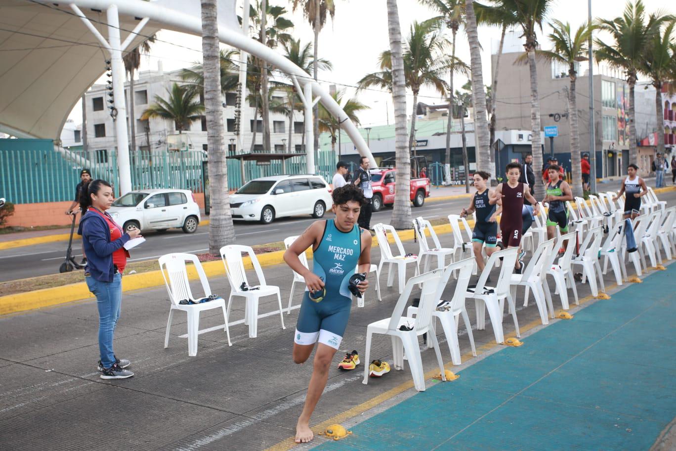 $!Mazatlán lidera acuatlón en etapa estatal de Juegos Conade