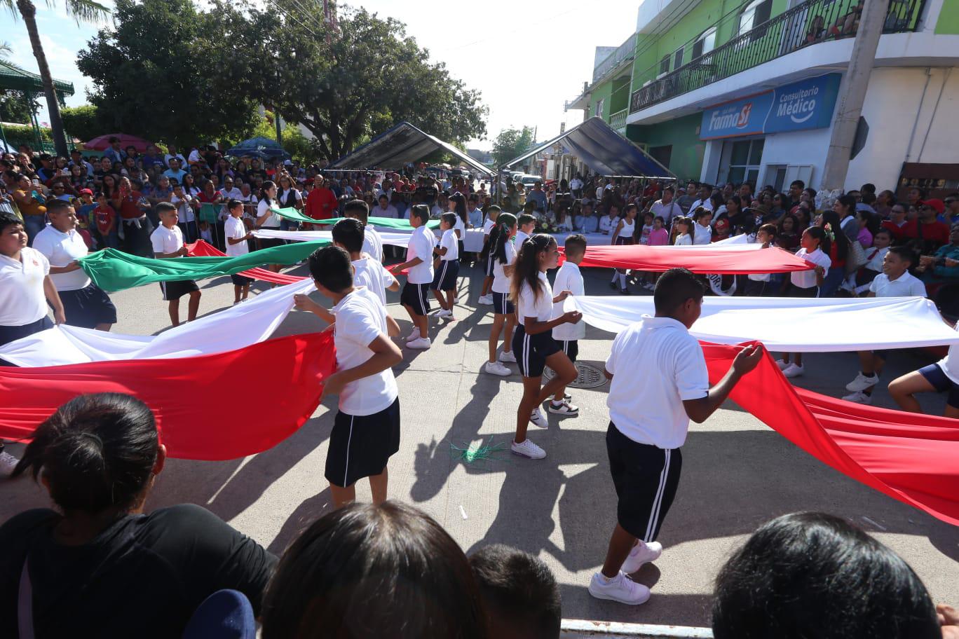 $!Encabeza Alcalde de Mazatlán desfile en Villa Unión para celebrar el 112 inicio de la Revolución Mexicana