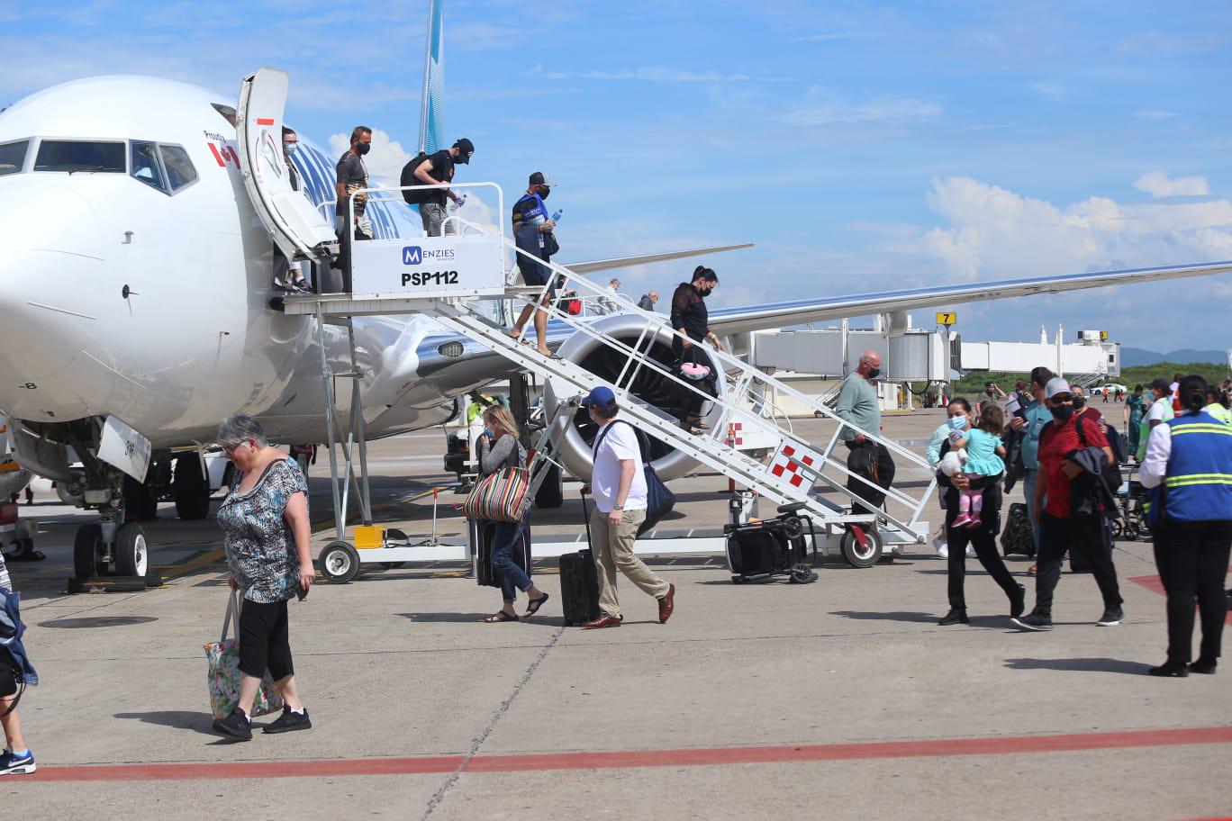 $!Los turistas llegan a Mazatlán.