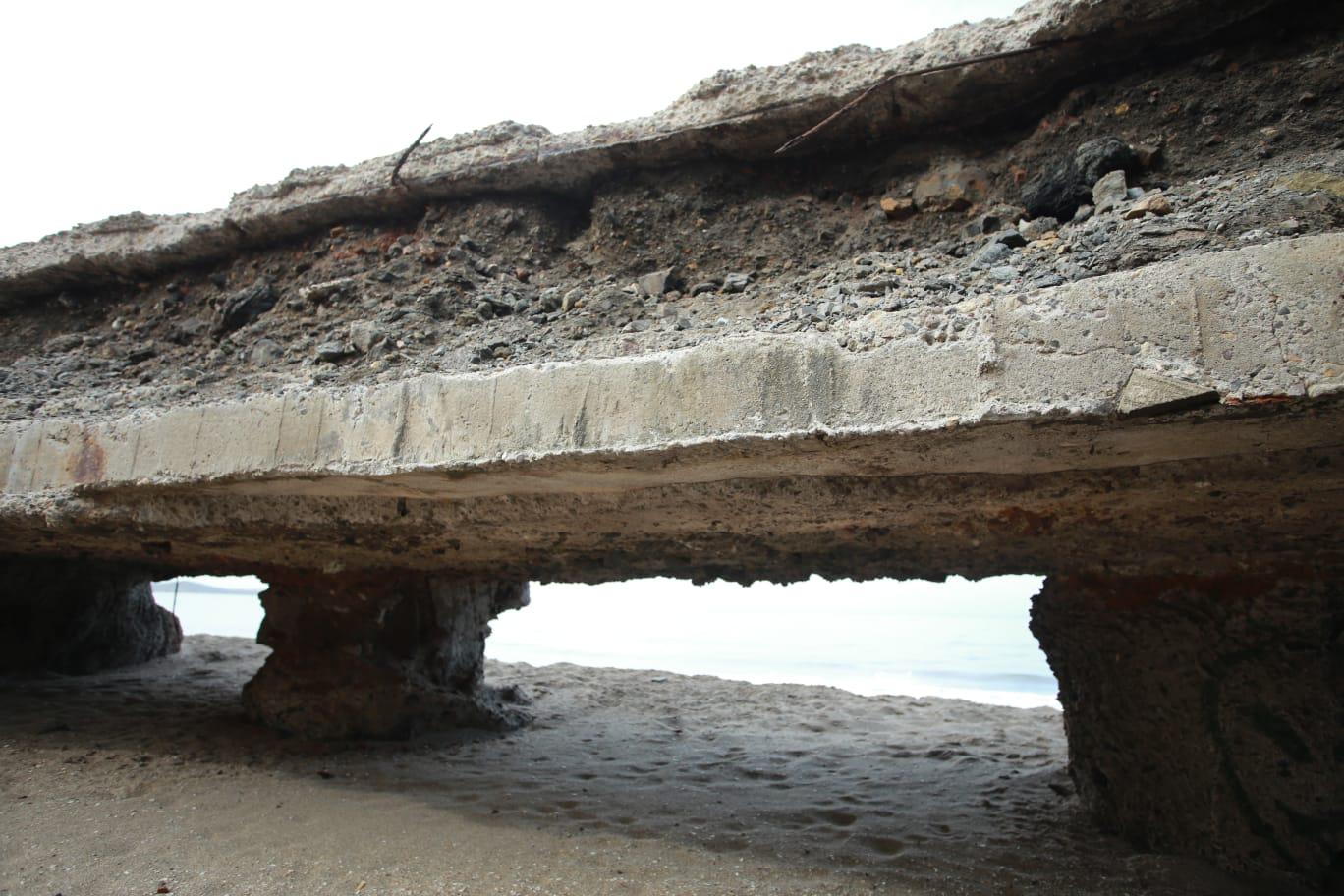 $!El tiempo y el mar acaban con casa en la Playa La Escopama