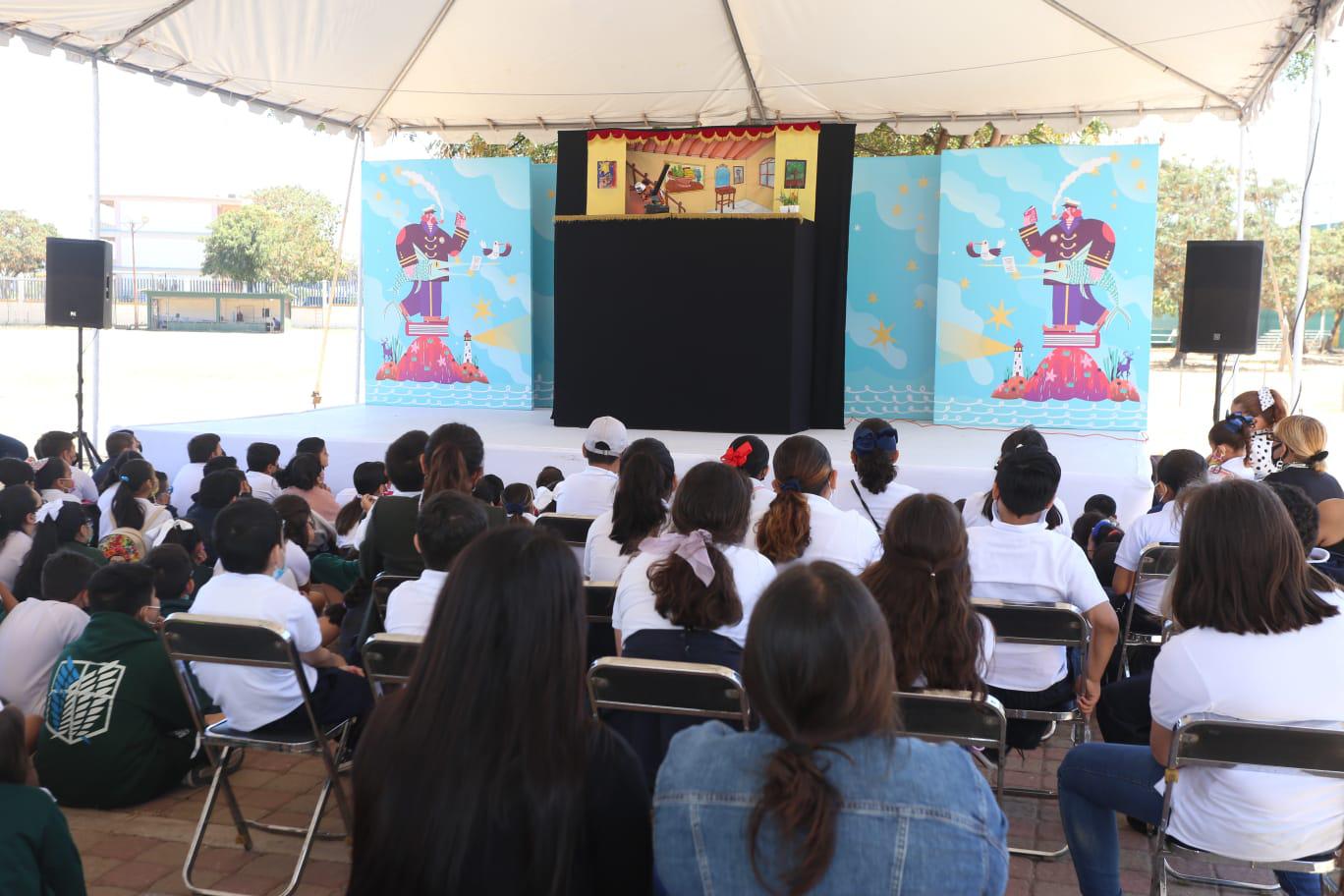 $!Con Teatro Guiñol motivan a niños de primaria a leer