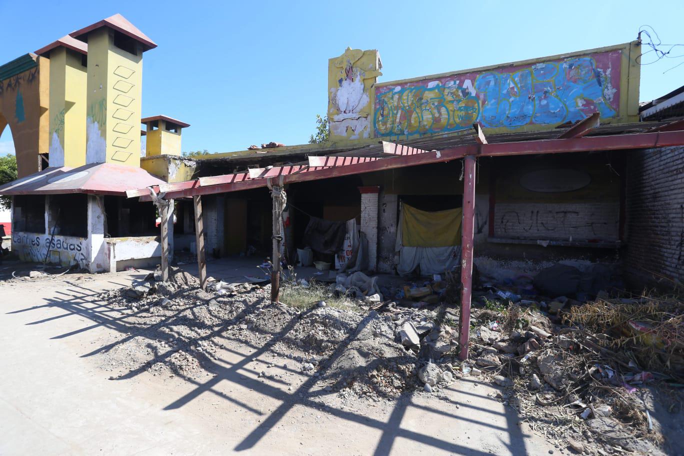 $!En el Fraccionamiento del Bosque, en Mazatlán, vecinos denuncian inseguridad en local abandonado