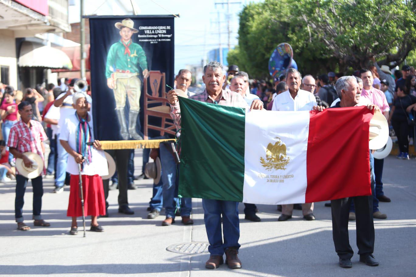 $!Encabeza Alcalde de Mazatlán desfile en Villa Unión para celebrar el 112 inicio de la Revolución Mexicana