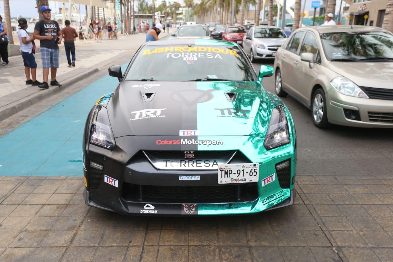 $!Decenas de autos deportivos de alta gama recorren Mazatlán en el Bash Road Tour 2022