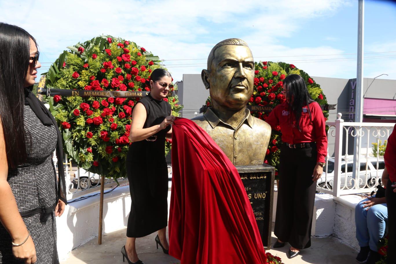 $!Develan busto en honor a Homar Salas, líder del Stasac electo asesinado en Culiacán