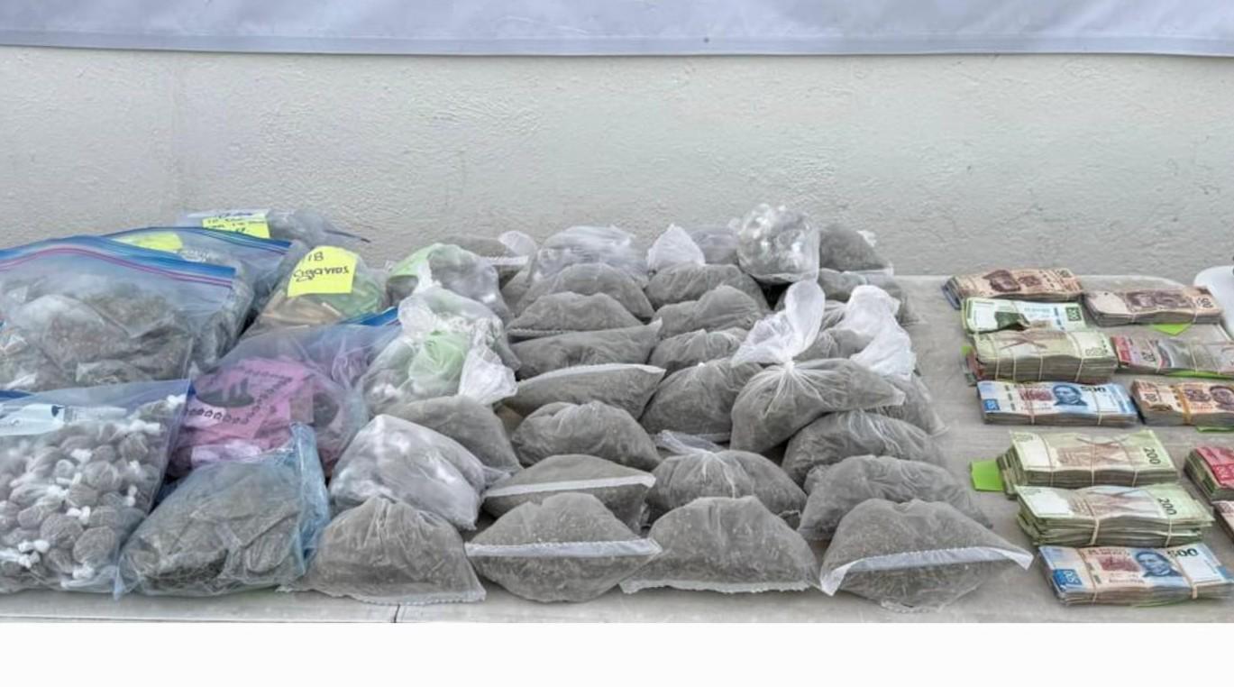 $!Decomisan armas, drogas y más de medio millón de pesos en penal de Aguaruto