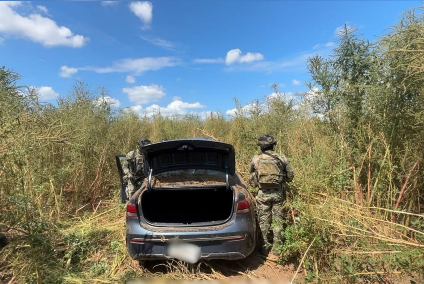 $!Detienen a hombre con 168 dosis de presunta droga y aseguran vehículo robado en Mazatlán