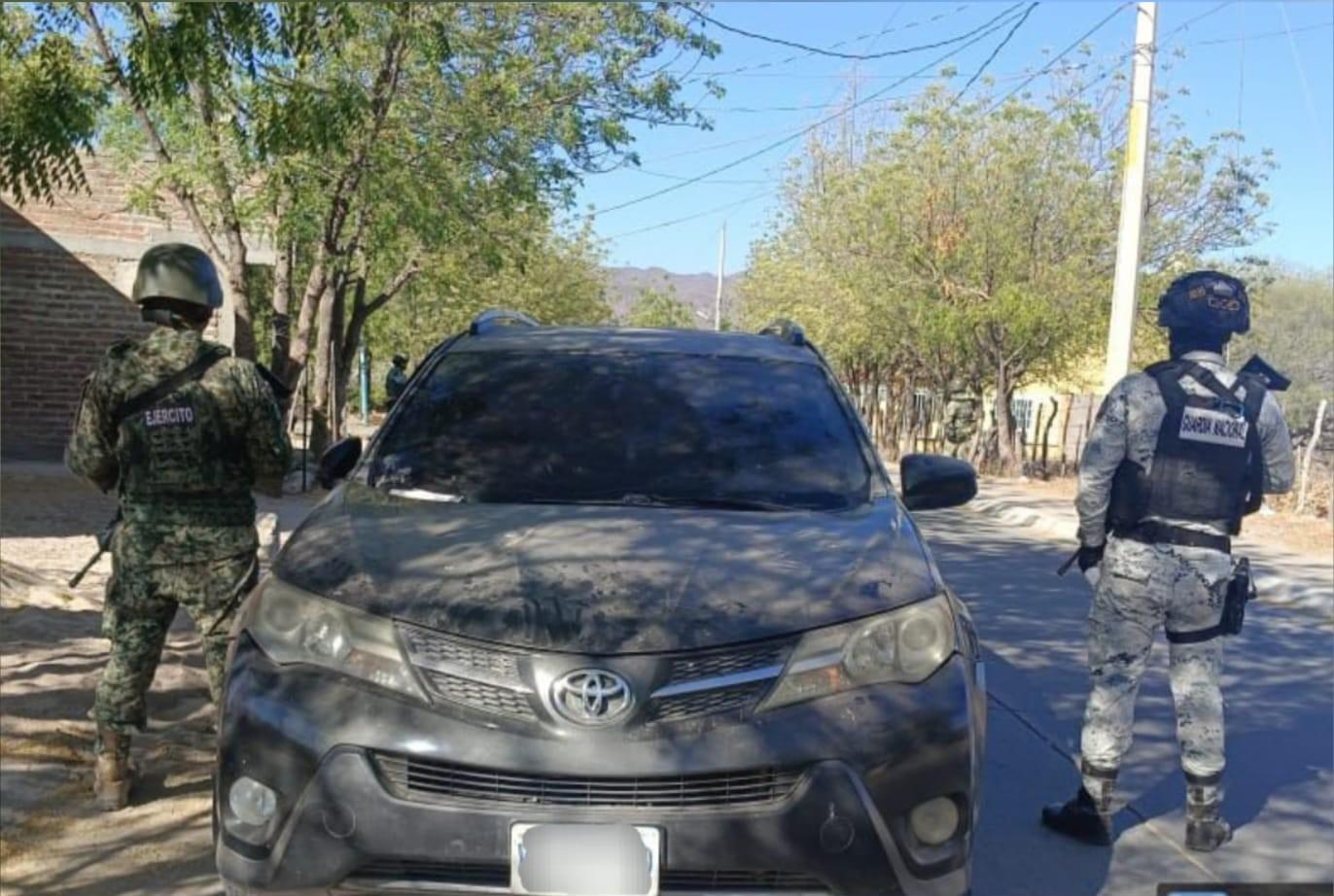 $!Ejército Mexicano asegura droga, vehículos y equipo táctico en Choix