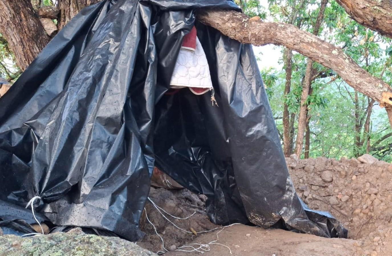 $!Marina desmantela campamento con explosivos y arsenal en Cosalá