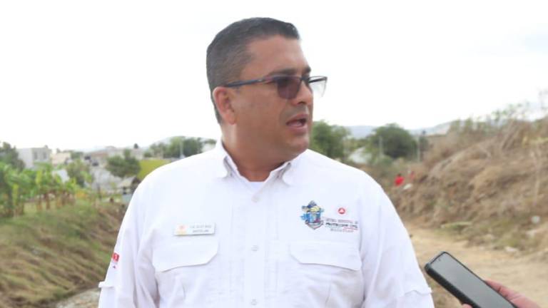 El coordinador municipal de Protección Civil, Eloy Ruiz, señala que todo transcurre de manera normal en el aeropuerto de Mazatlán.