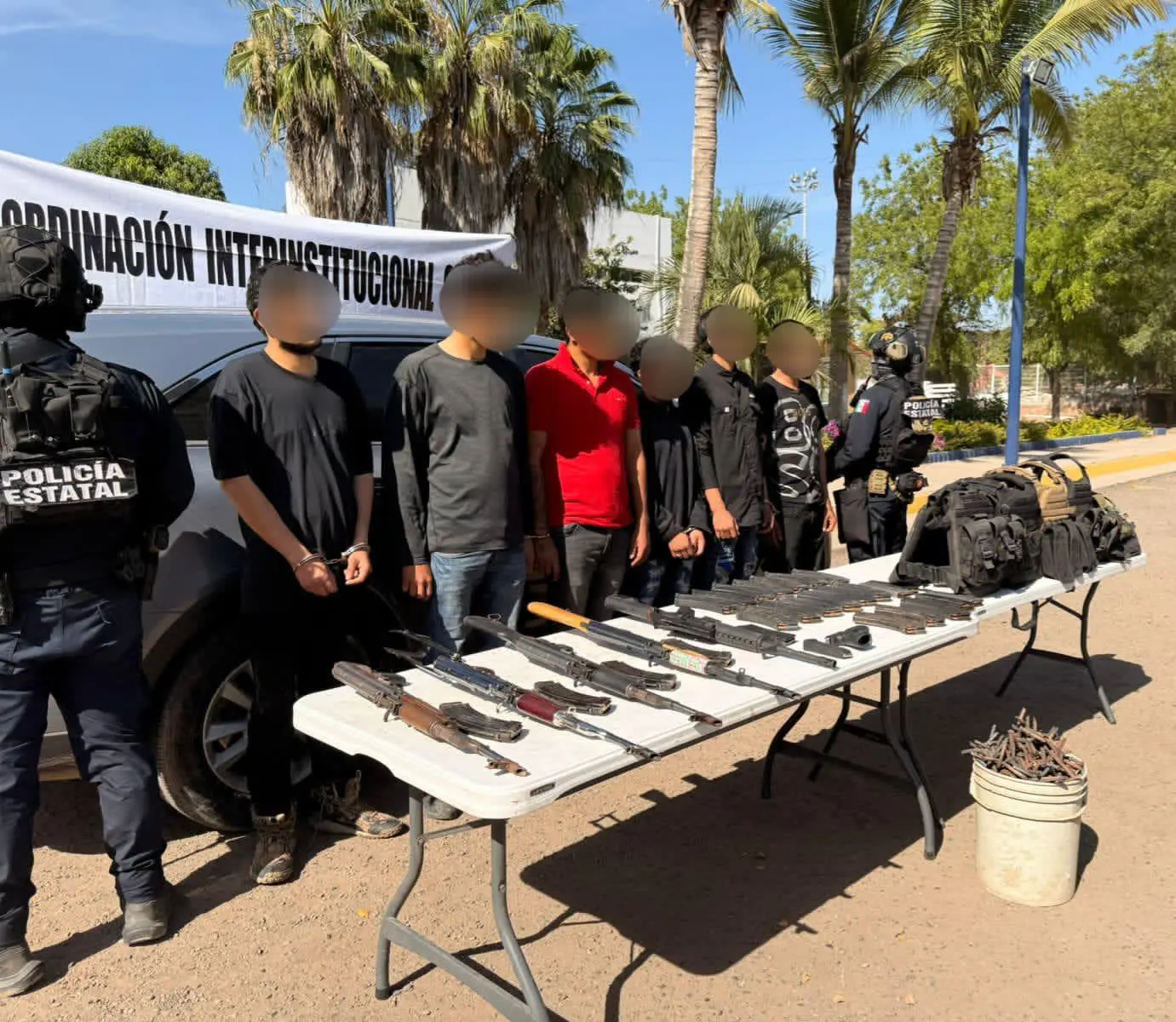 $!Detienen a seis civiles armados en Navolato; aseguran fusiles, municiones y vehículo robado