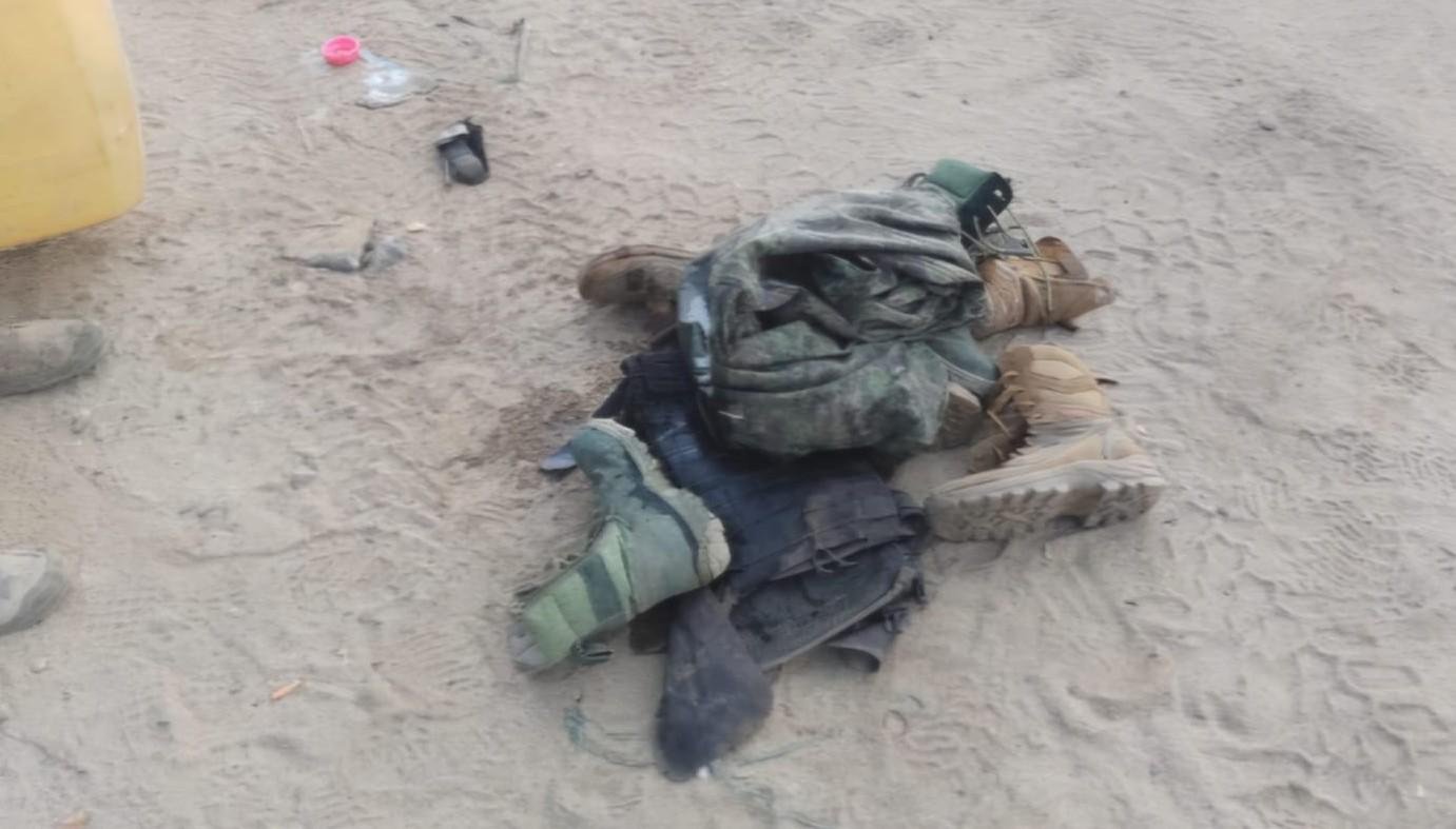 $!Ejército Mexicano asegura cartuchos y equipo táctico en el poblado Los Copales, Mazatlán