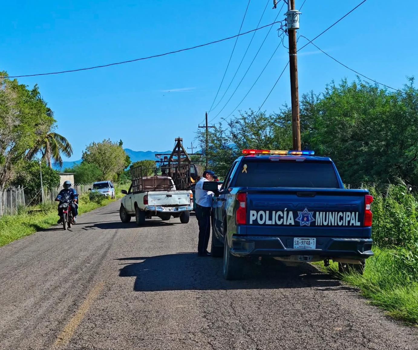 $!Evelyn es hospitalizada tras chocar contra poste de la CFE en el Valle del Carrizo