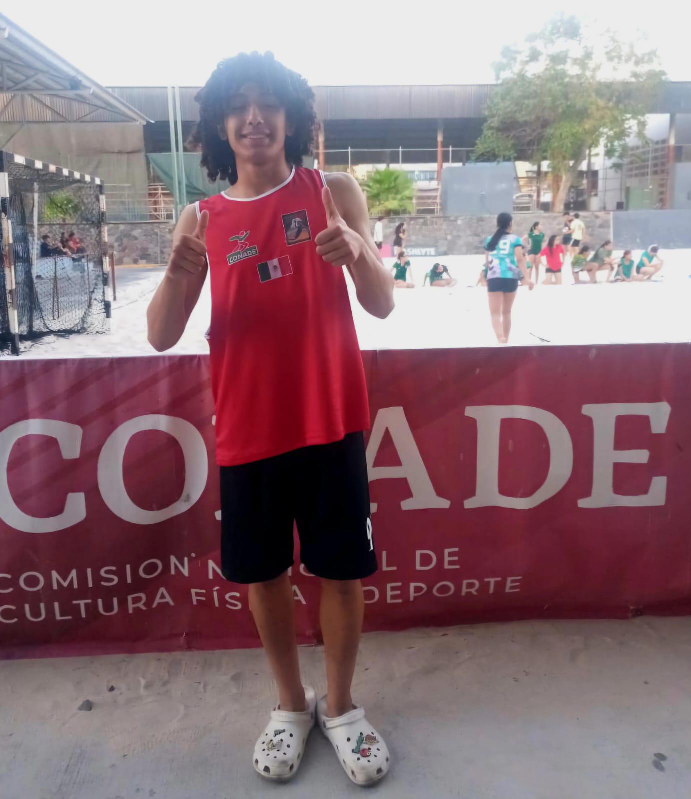 $!Demuestra su valor mazatleco ‘Rive’ Fregoso, en Colima, con la Selección Mexicana de handball de playa