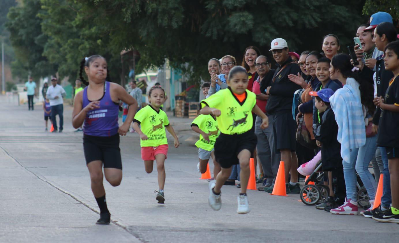 $!Celebran niños en Santa Teresa el amor por el atletismo