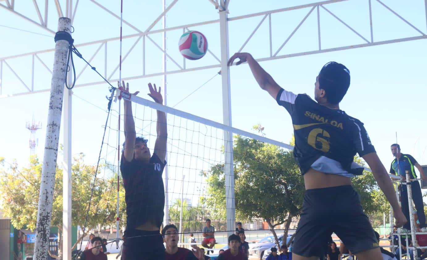 $!‘Encienden’ porras el zonal de voleibol de sala