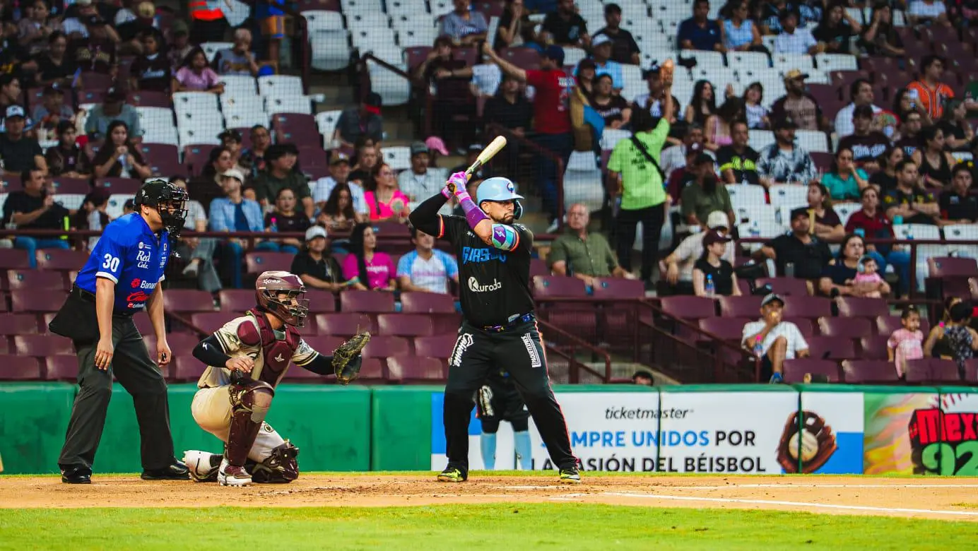 $!Guasave se lleva la serie de Culiacán en un ajustado duelo de pitcheo y estrategia