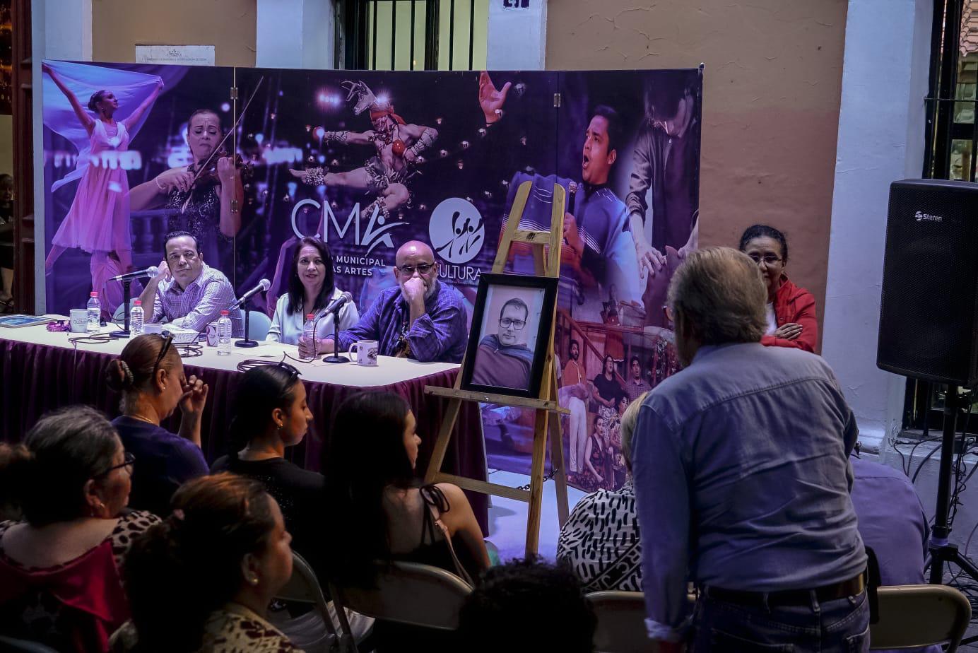 $!Compañeros de trabajo, familiares, estudiantes y escritores locales compartieron anécdotas, vivencias y reflexiones de Alonso Guerra.