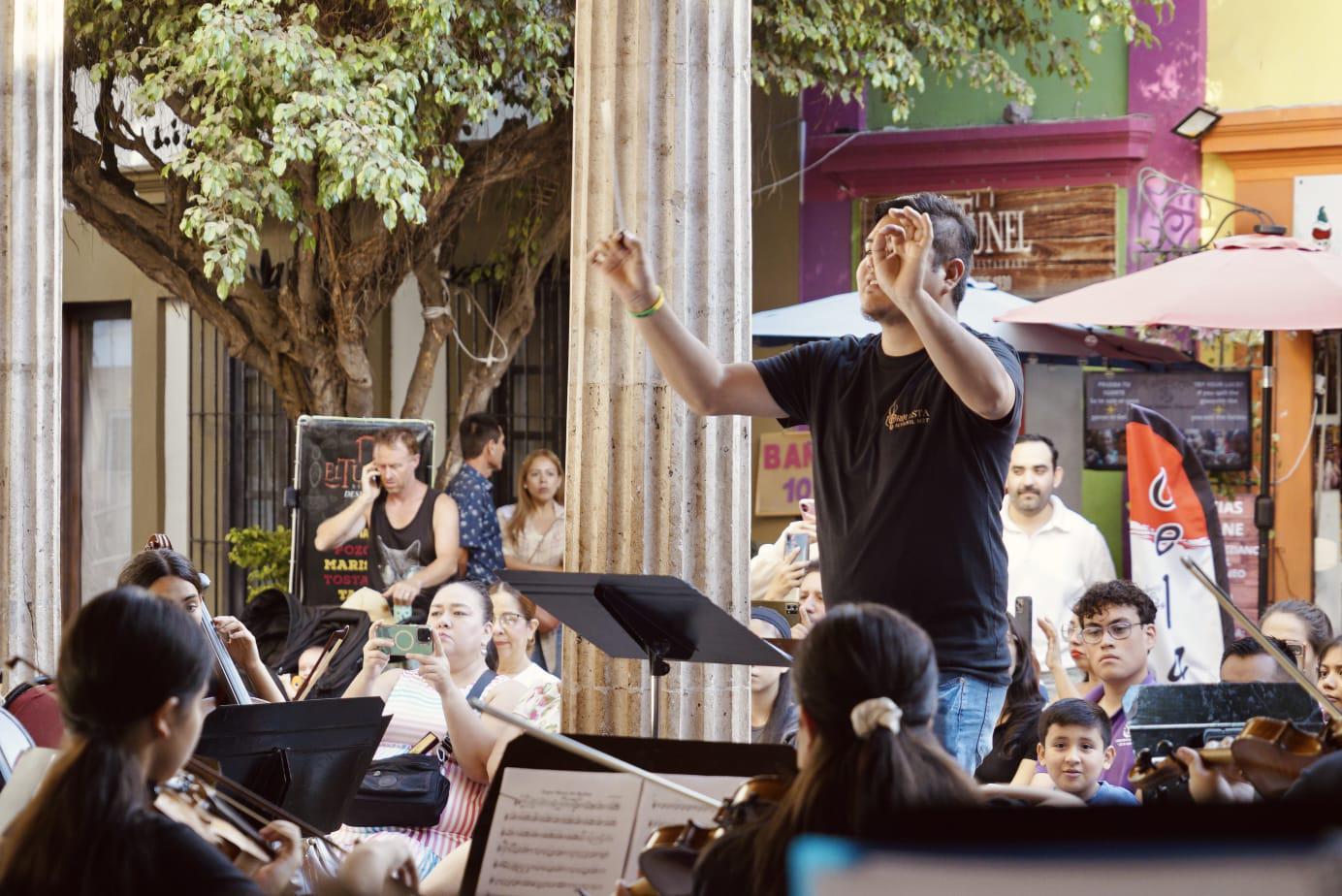 $!El espectáculo estuvo bajo la dirección del maestro Juan Carlos Chavarría.