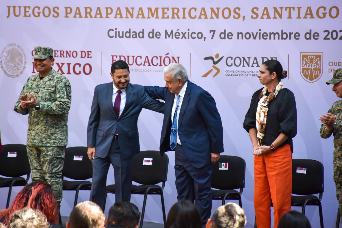 $!AMLO abanderó a delegación de Parapanamericanos para Santiago 2023