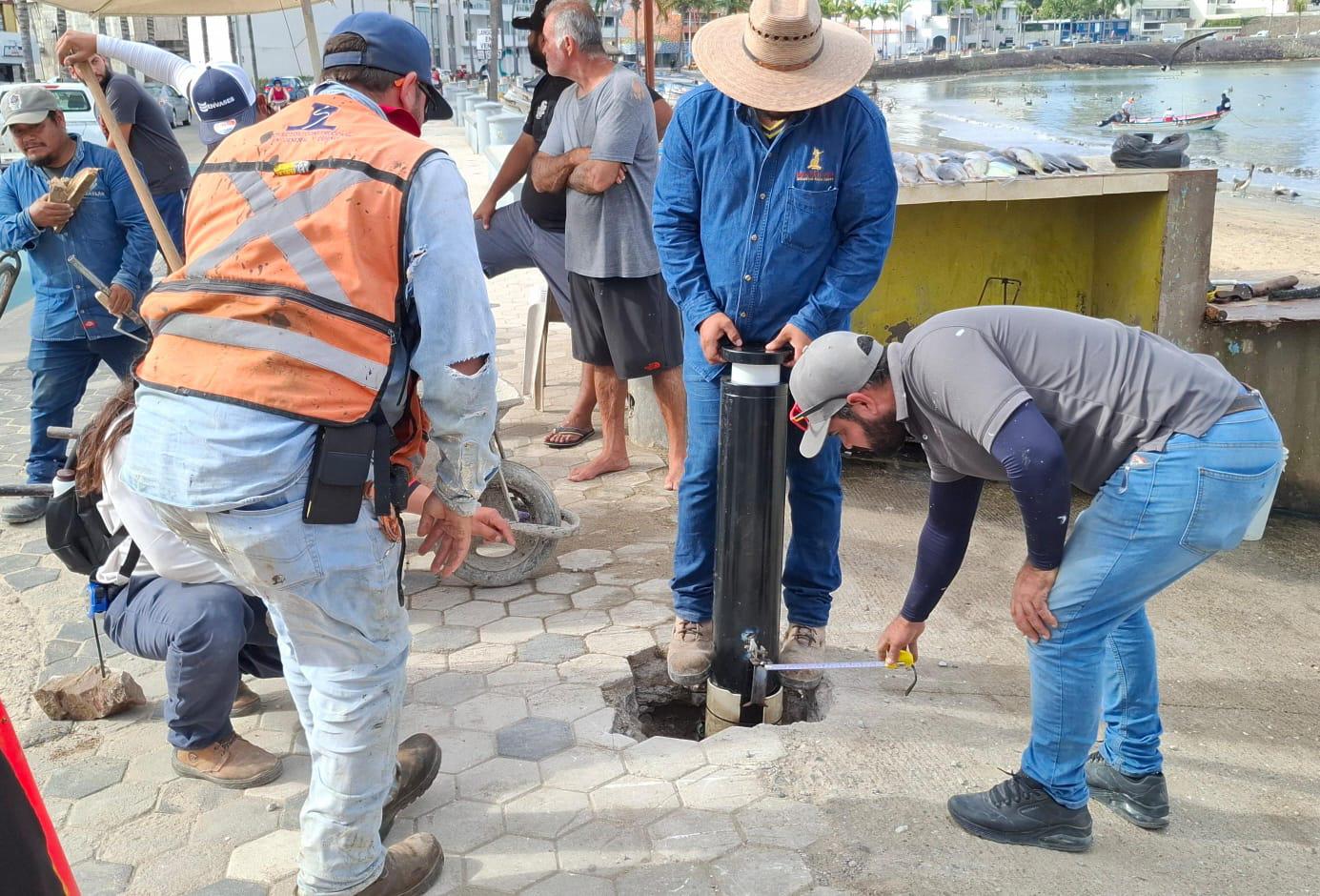 $!Colocan bolardo en Playa Norte para evitar ingreso de tractocamiones
