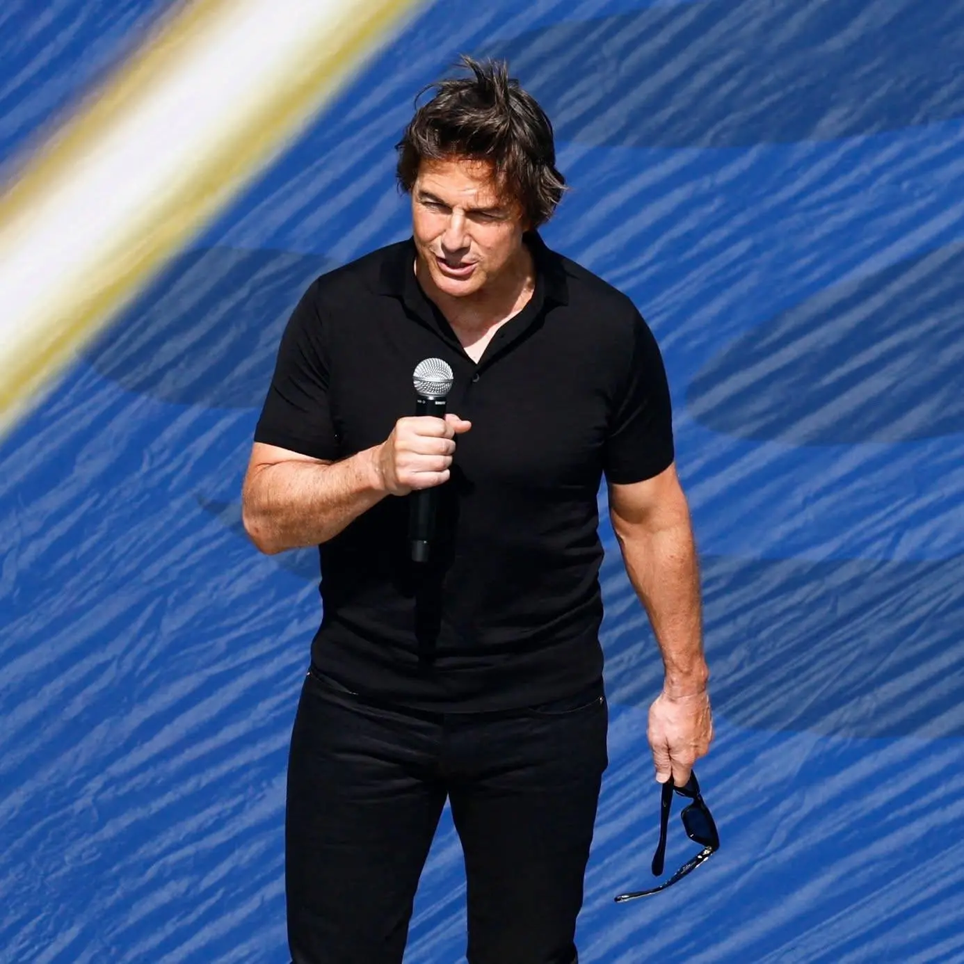 $!El actor Tom Cruise comparte un emotivo discurso, previo al evento.