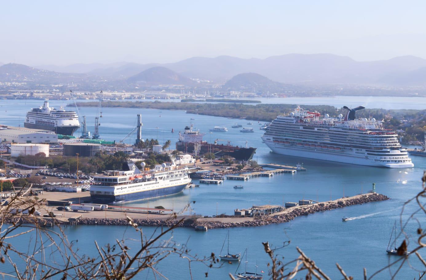 $!Disfrutan de Mazatlán turistas de los cruceros Zaandam y Carnival Panorama