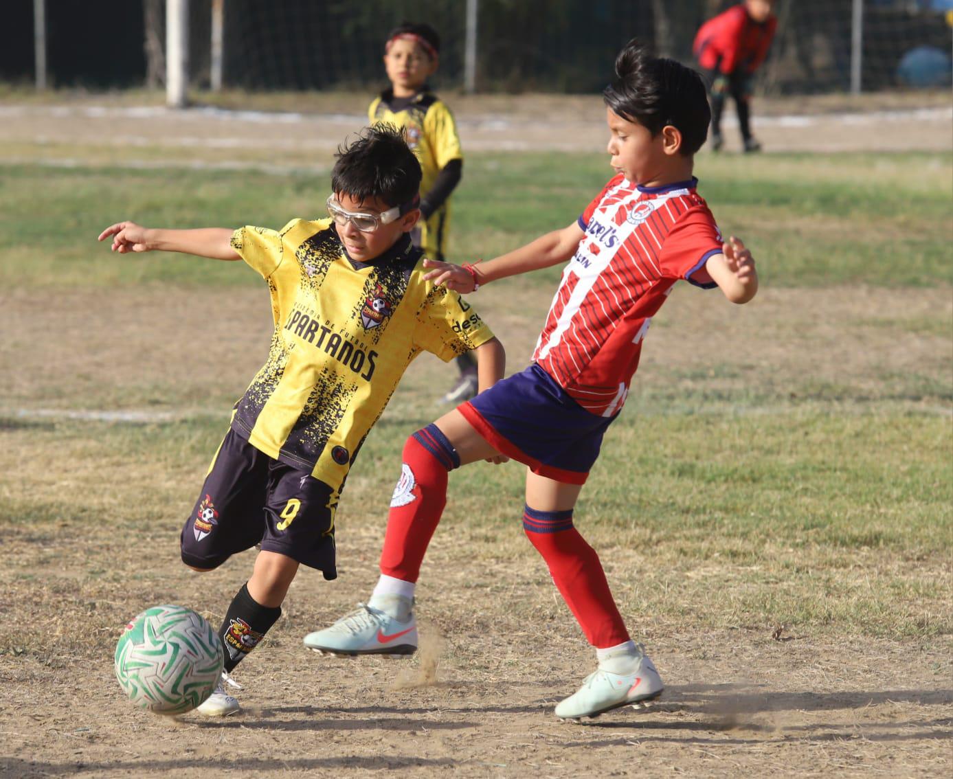 $!Espartanos y Toros golean en el Torneo Interacademias de Mazatlán