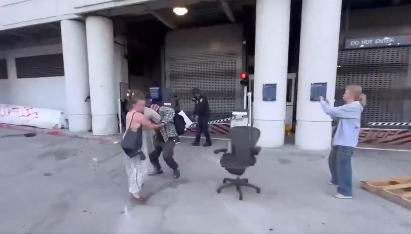 $!De los 44 detenidos durante las redadas antiinmigrantes en Los Ángeles, ‘la mayoría son mexicanos’, dice cónsul