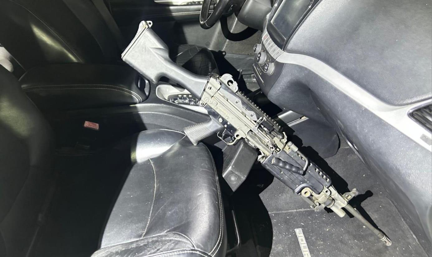 $!Policías de Harfuch detienen a civil armado con ametralladora y municiones en Culiacán