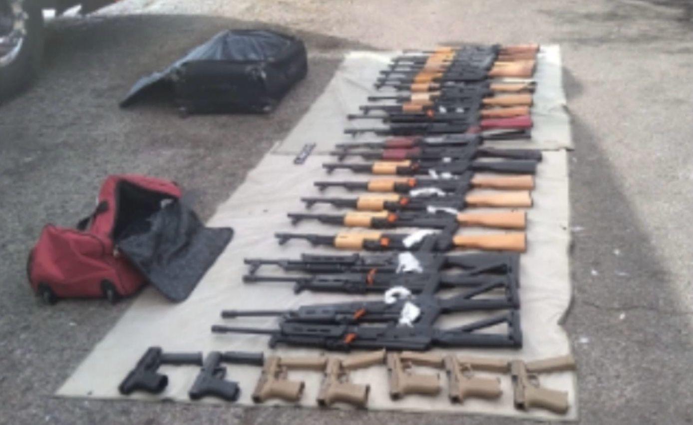 $!Ejército Mexicano detiene a civil y decomisa importante arsenal en caseta de Costa Rica