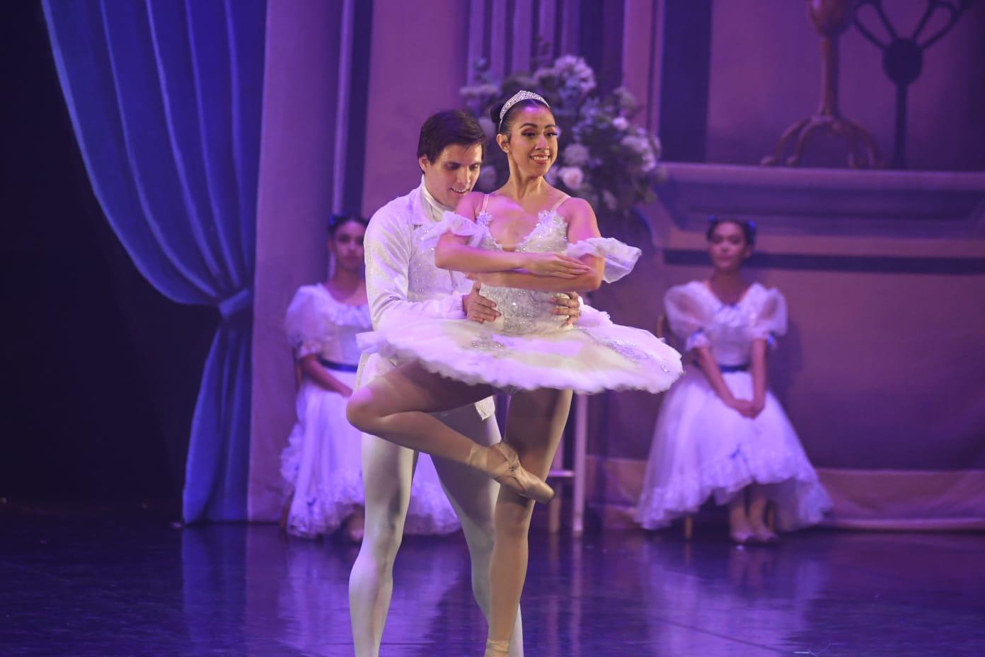 $!El público se deleitó con lo presentado sobre el escenario del TAP.