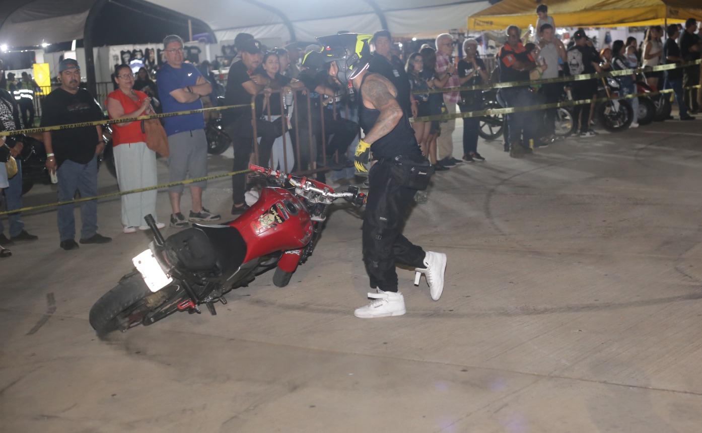 $!Muestran los ‘Locos Riders’ grandes acrobacias en la exhibición de Globo de la Muerte