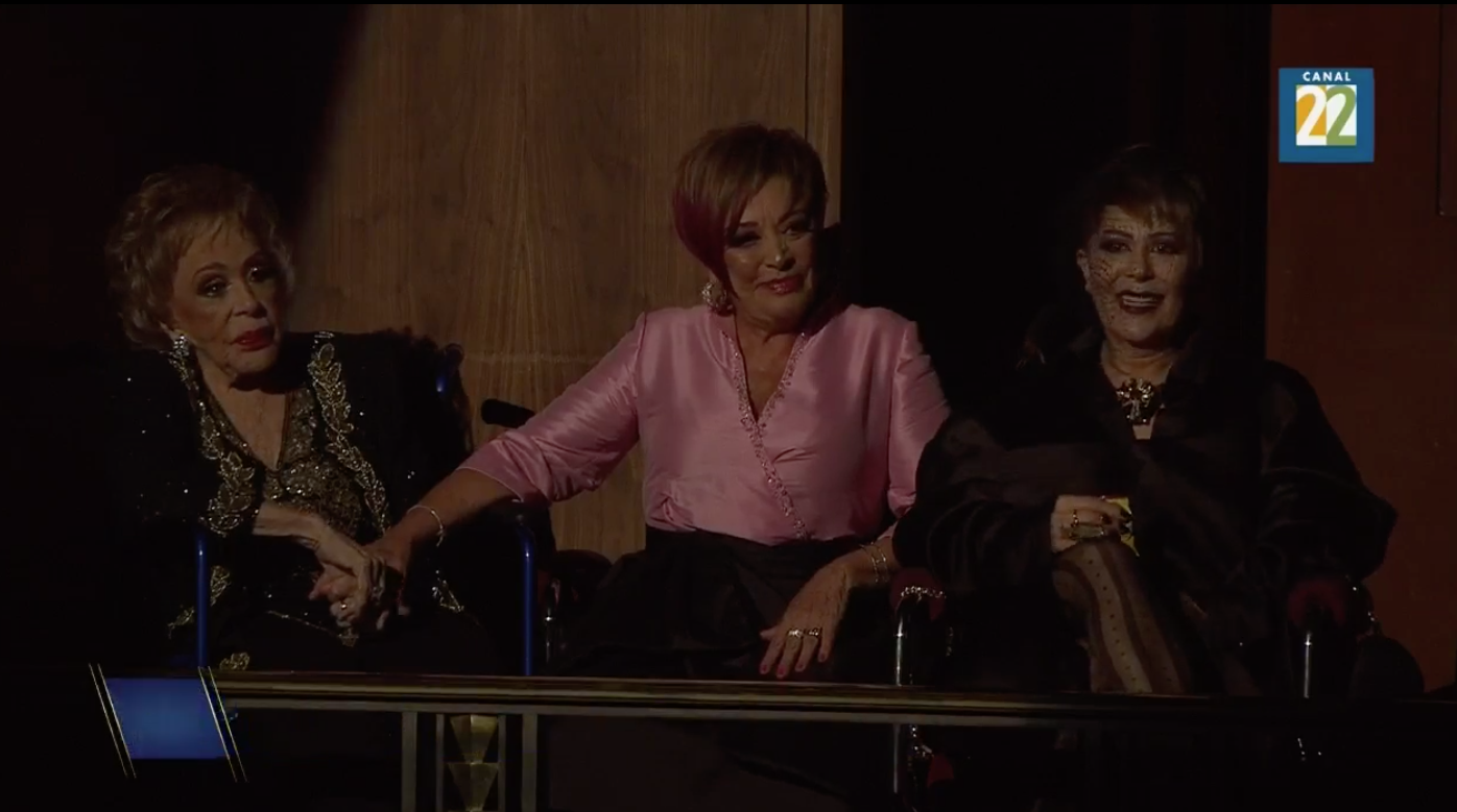 $!Silvia Pinal acompañadas de sus hijas la actriz Silvia Pasquel y la cantante Alejandra Guzmán.