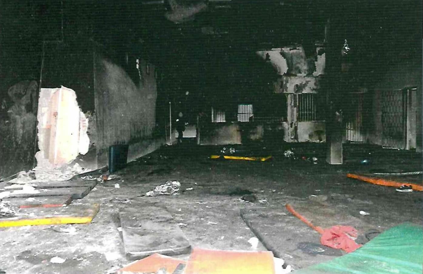 $!‘A ellos no les vamos a abrir...’: ¿Qué pasó la noche del incendio en la estancia migratoria en Ciudad Juárez?