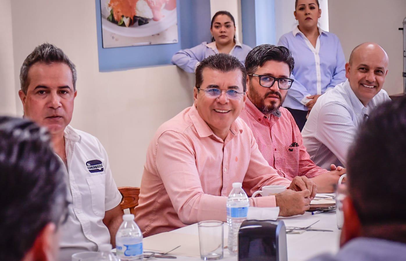 $!Acuerdan restauranteros y Alcalde trabajar juntos por Mazatlán