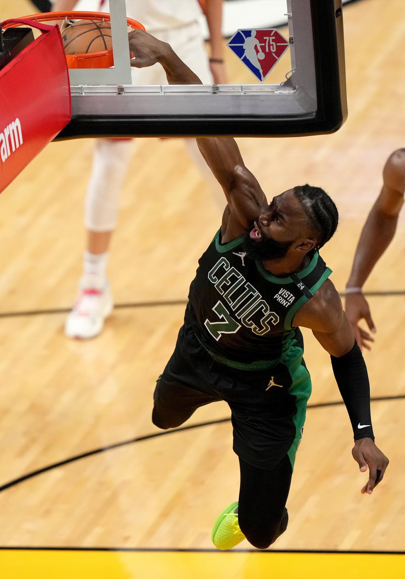 $!La defensa de Boston saca del mapa a Miami y los Celtics quedan a apenas un triunfo de llegar a las Finales de la NBA