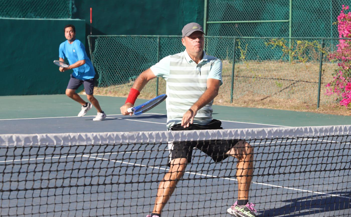 $!Díaz y Escoboza sufren para imponerse en Torneo de Tenis Nancy Grimes