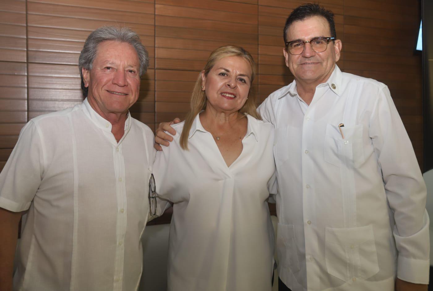 $!Juan Llausás, Edna Martínez y Martín Sánchez.