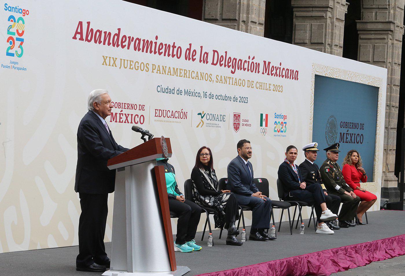 $!Andrés Manuel López Obrador encabeza abanderamiento de la delegación mexicana que irá a los Panamericanos