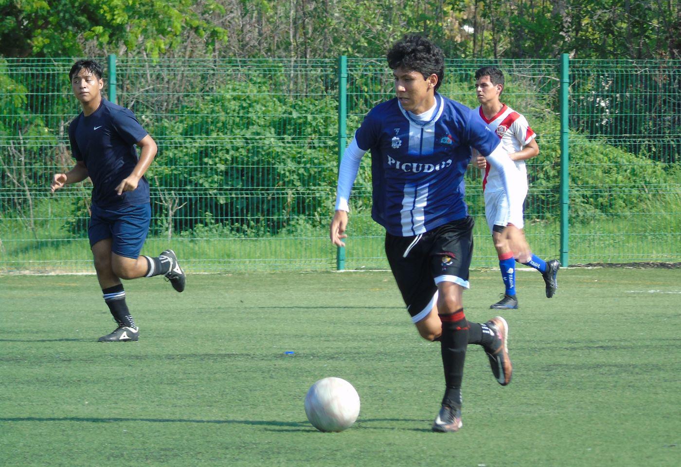 $!Debuta Upmys-La Cruz con triunfo en la Copa Universitaria