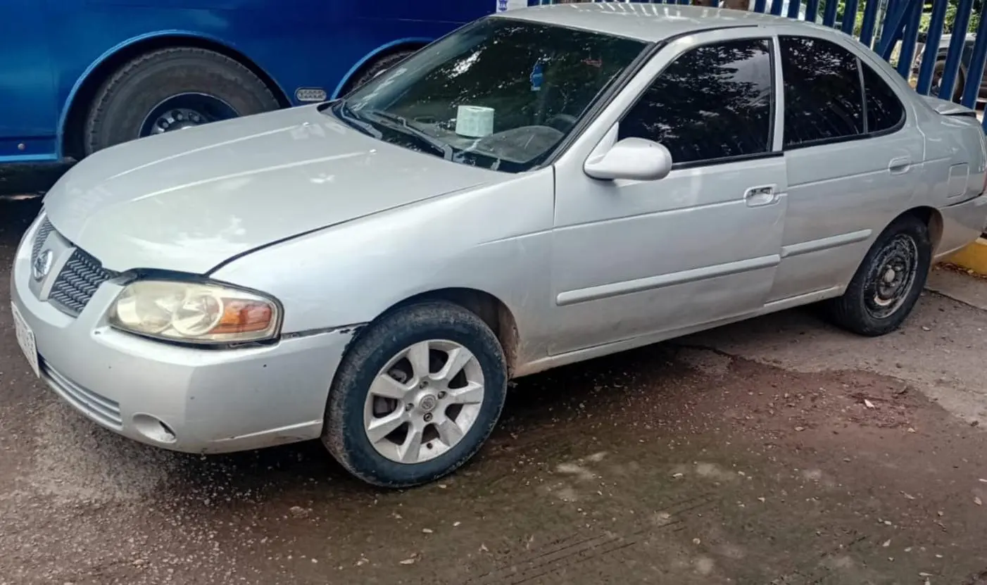 $!Localizan vehículos abandonados con cargadores para AK-47 y cartuchos en Culiacán
